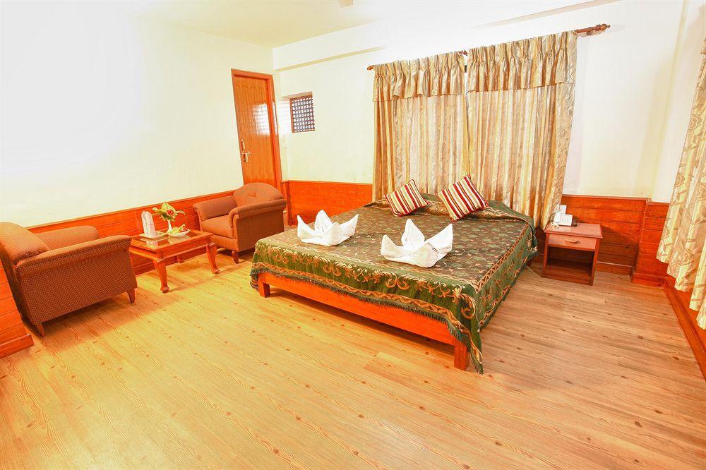 Hotel Crystal Palace Покхара Екстер'єр фото