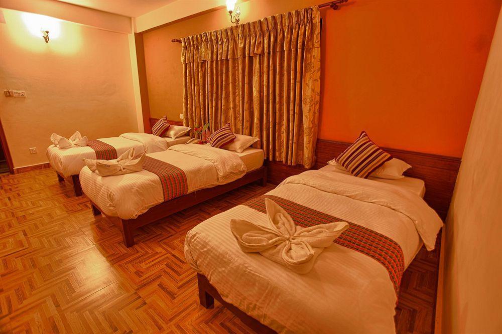 Hotel Crystal Palace Покхара Екстер'єр фото