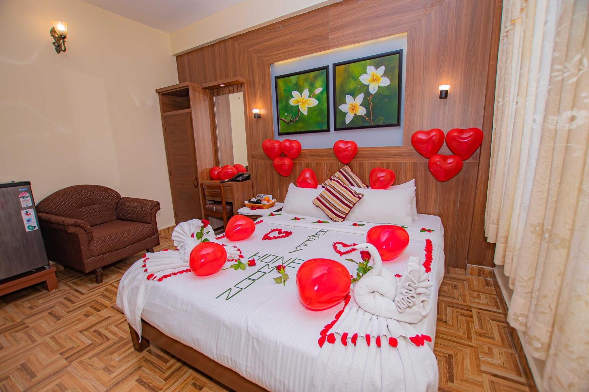 Hotel Crystal Palace Покхара Екстер'єр фото
