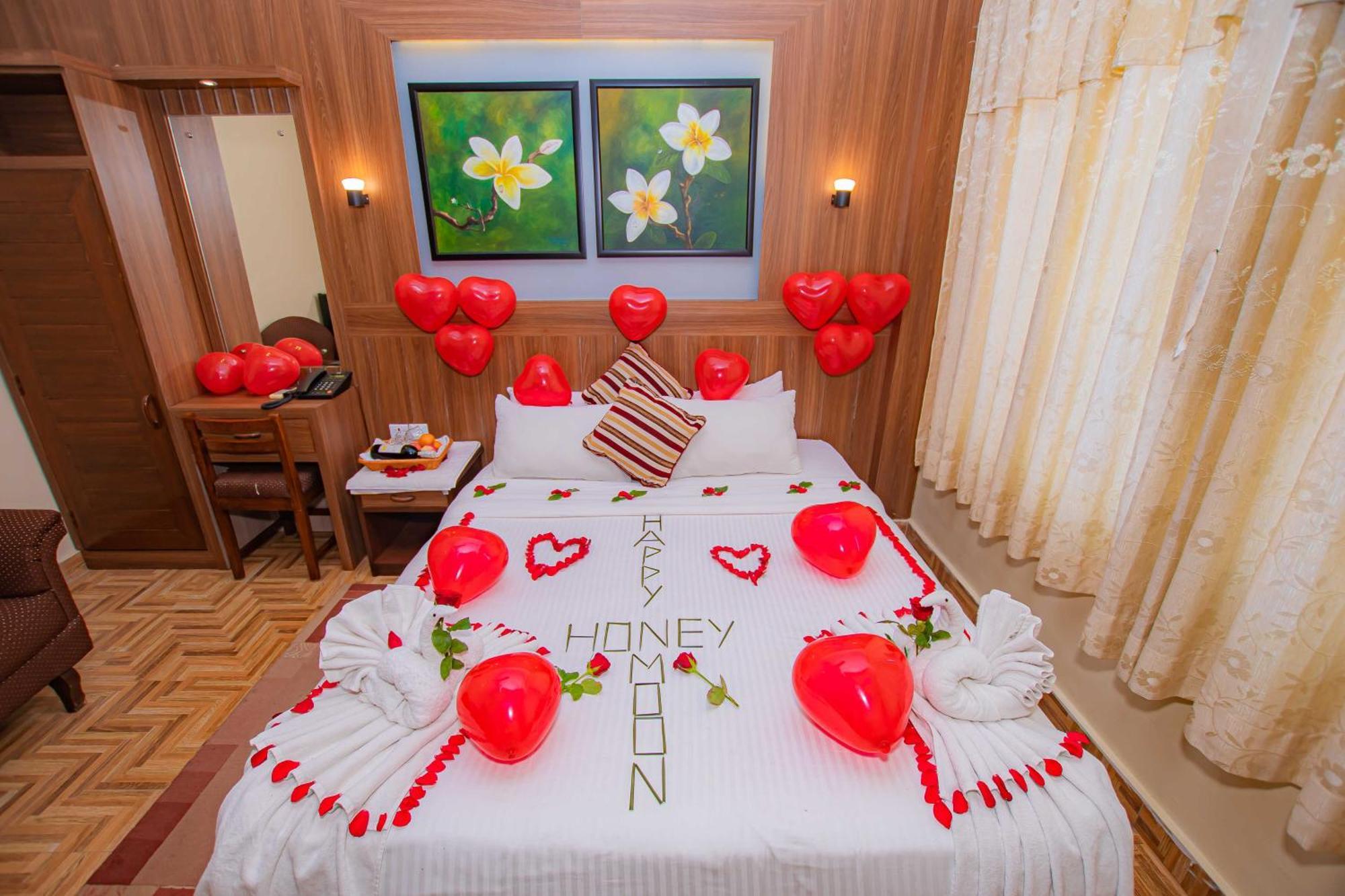 Hotel Crystal Palace Покхара Екстер'єр фото