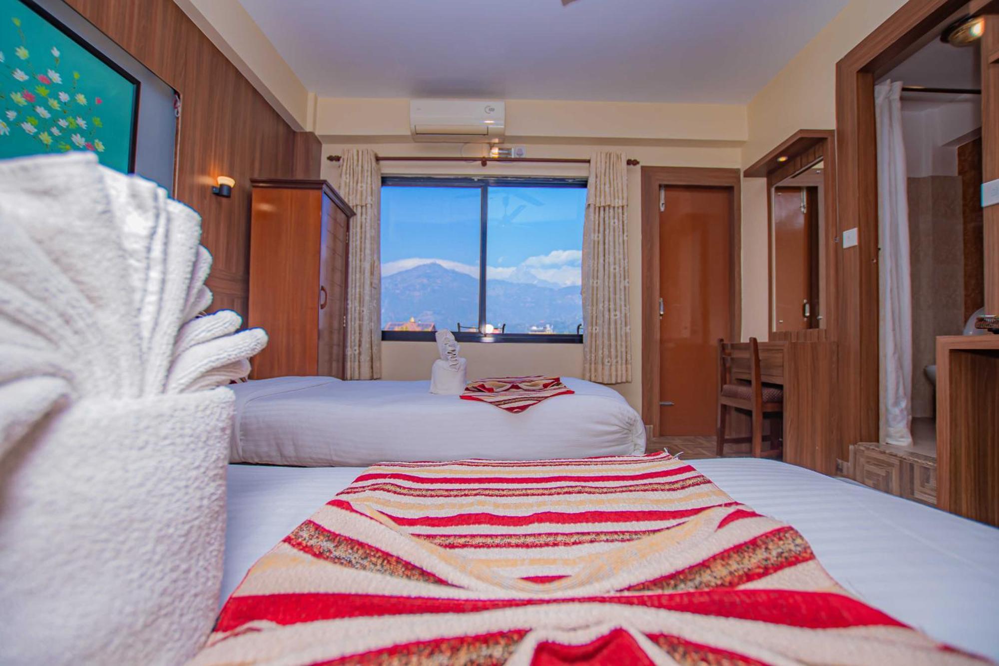 Hotel Crystal Palace Покхара Екстер'єр фото