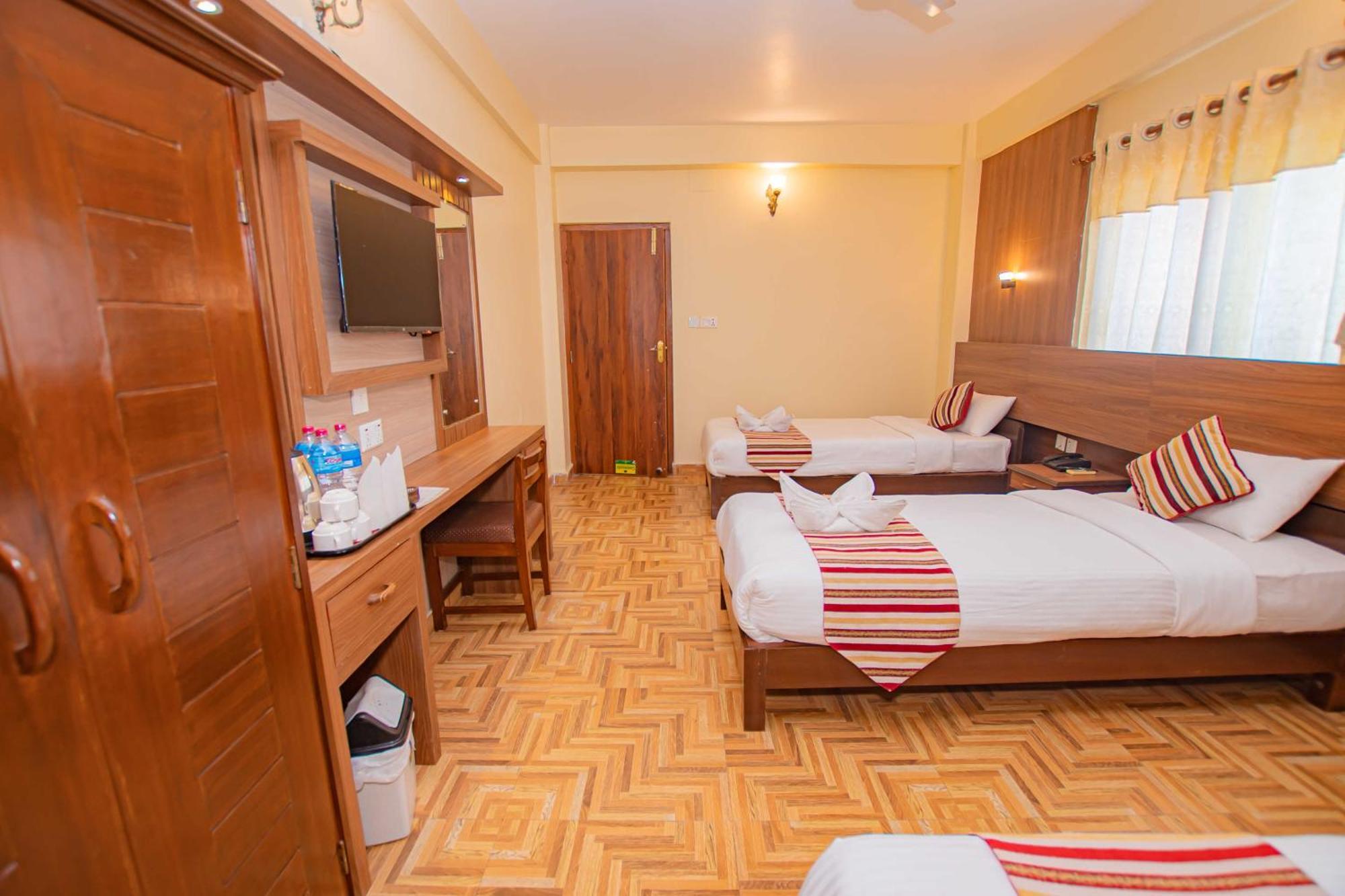 Hotel Crystal Palace Покхара Екстер'єр фото