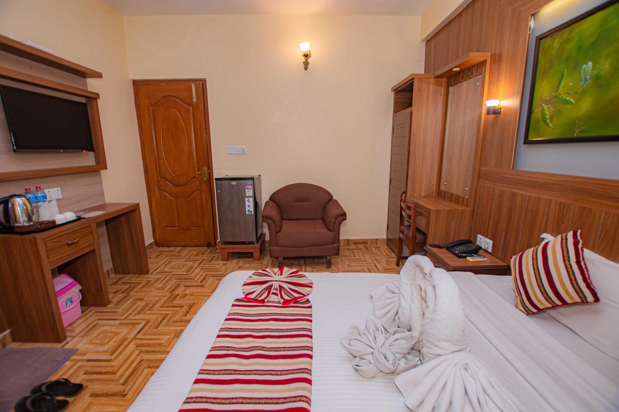 Hotel Crystal Palace Покхара Екстер'єр фото