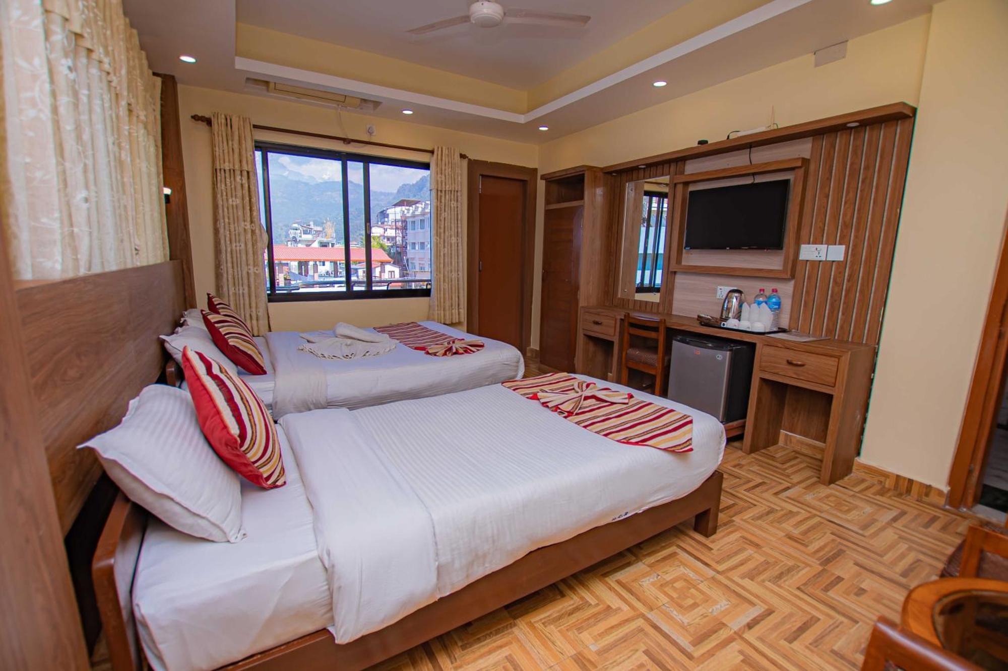 Hotel Crystal Palace Покхара Екстер'єр фото
