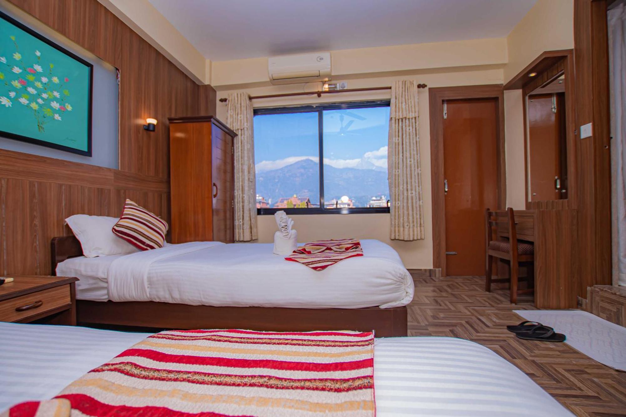 Hotel Crystal Palace Покхара Екстер'єр фото