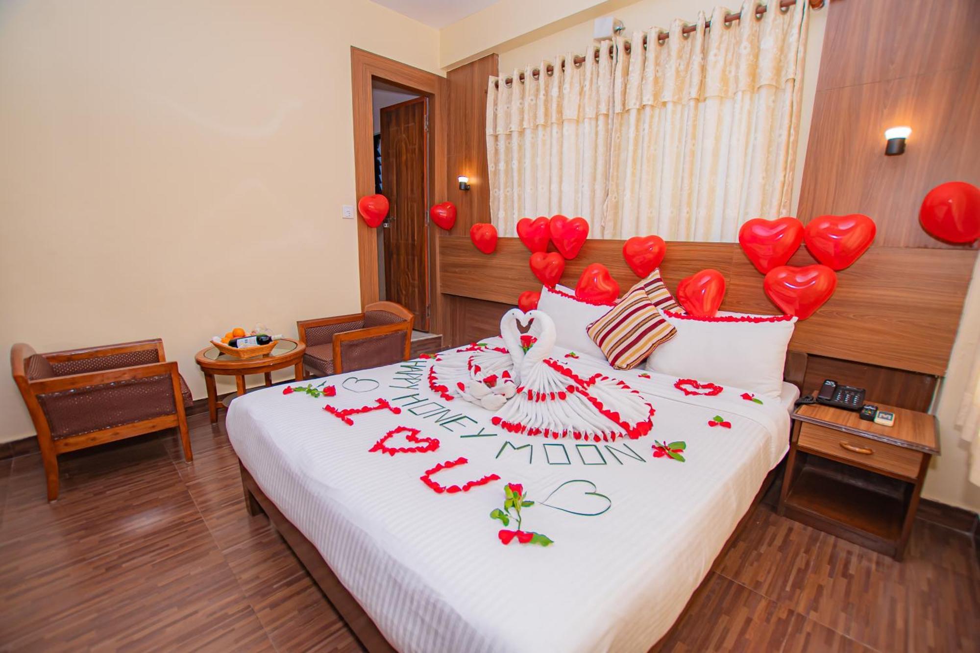 Hotel Crystal Palace Покхара Екстер'єр фото