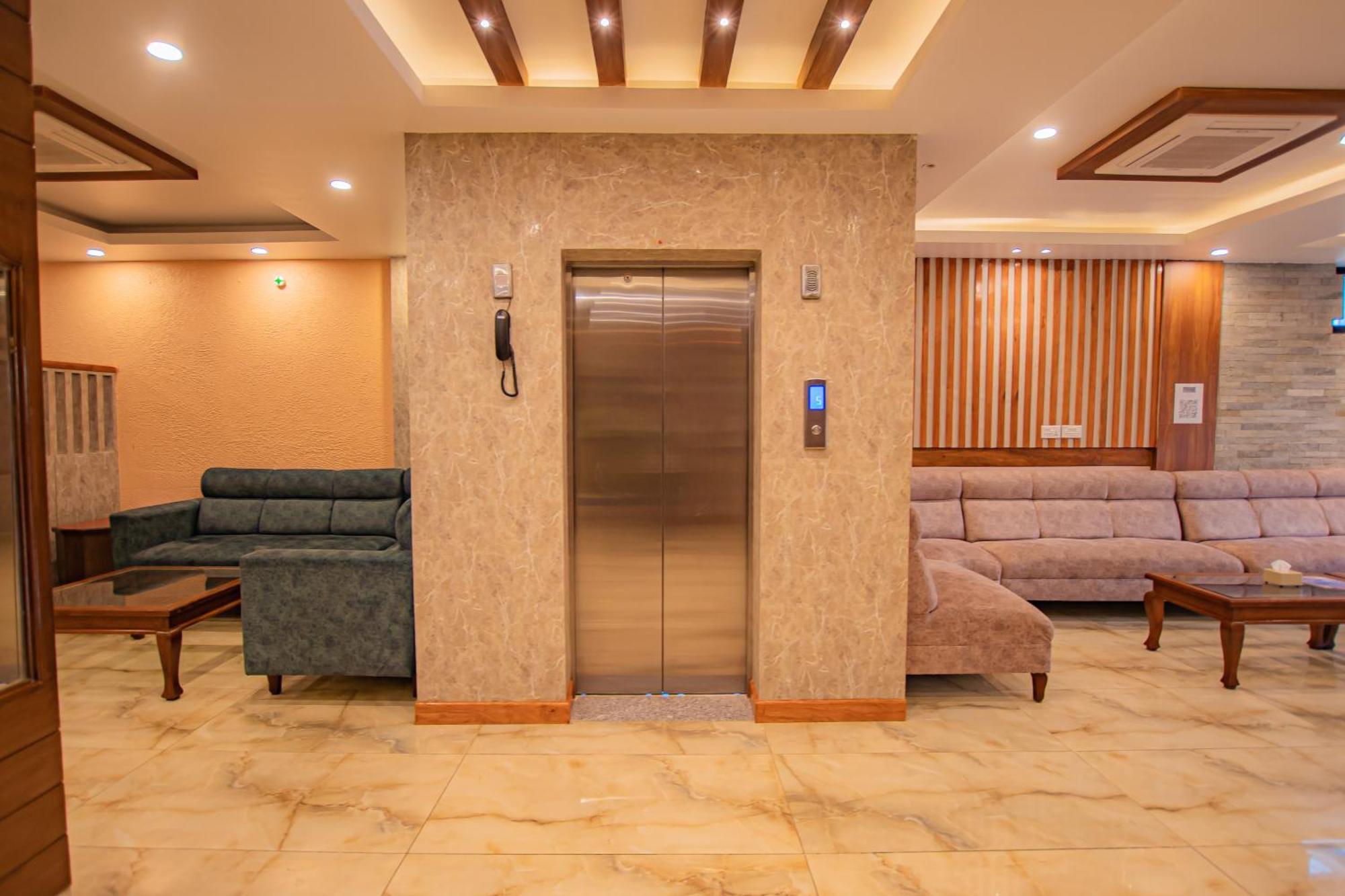 Hotel Crystal Palace Покхара Екстер'єр фото