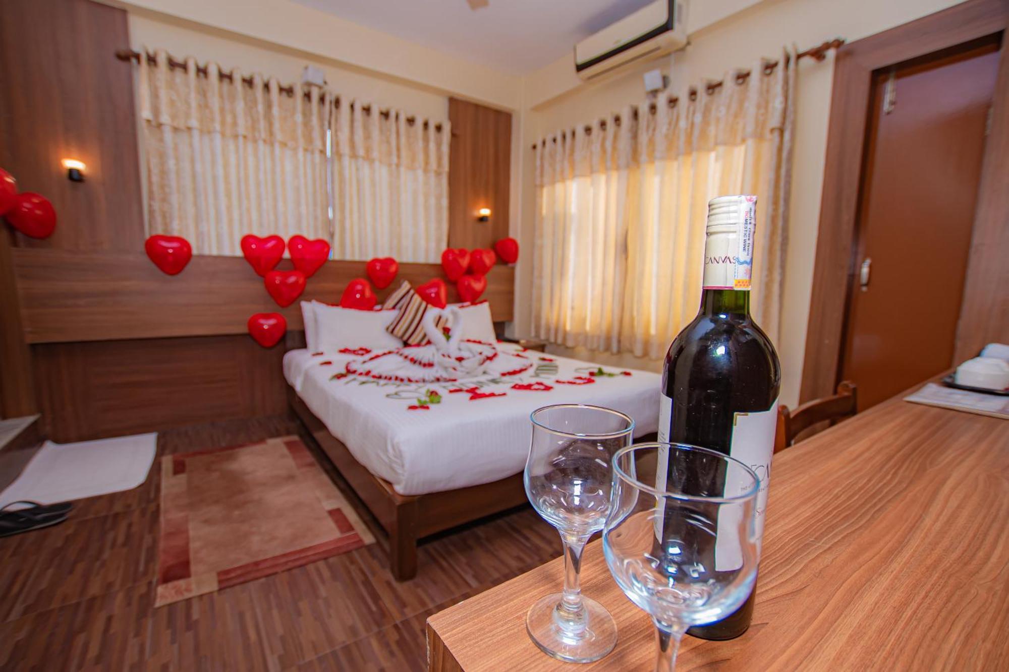 Hotel Crystal Palace Покхара Екстер'єр фото